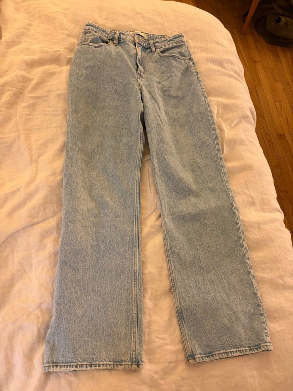 Abercrombie & Fitch The 90s Relaxed Jean High Rise Light Wash 29 / 8R
